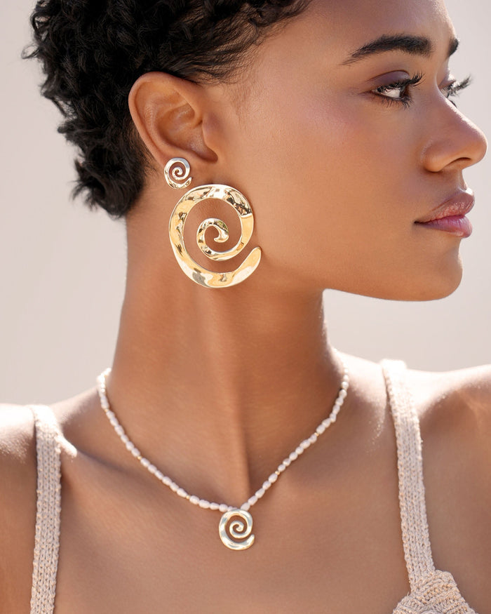 Aura Pearl Necklace