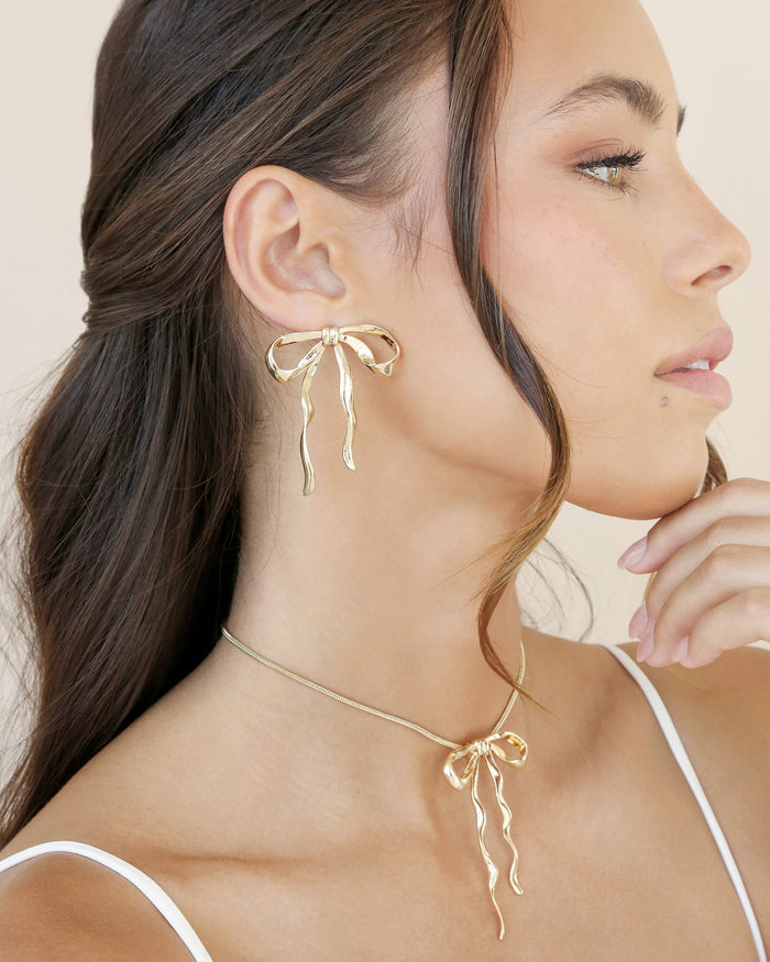 Bow Organica Pendant Necklace