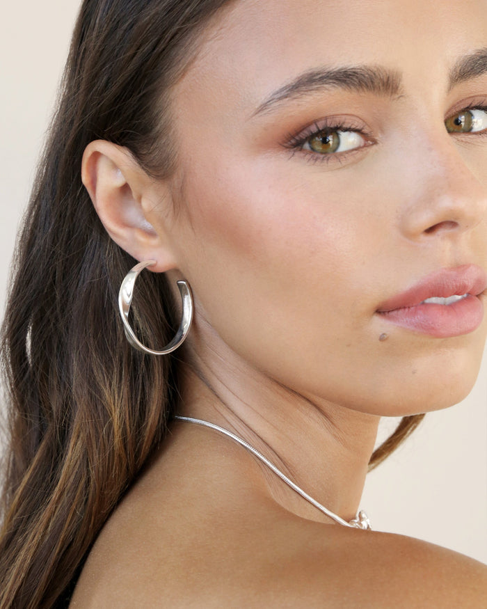Heirloom Twist Medium Hoops