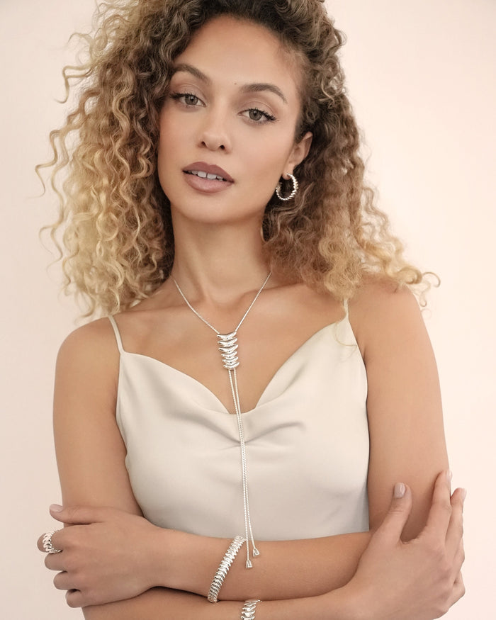 Metal Moderna Bolo Necklace