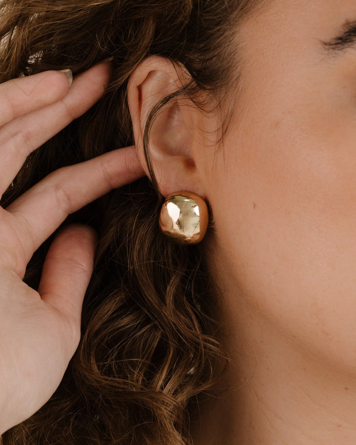 Minimal Curved Square Stud Earrings