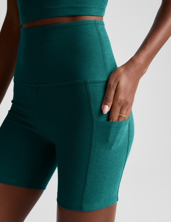 Close-up of Teal Spacedye Keep Pace 5" Pocket Short on a woman, paired with a matching top and hand in the side patch pocket.